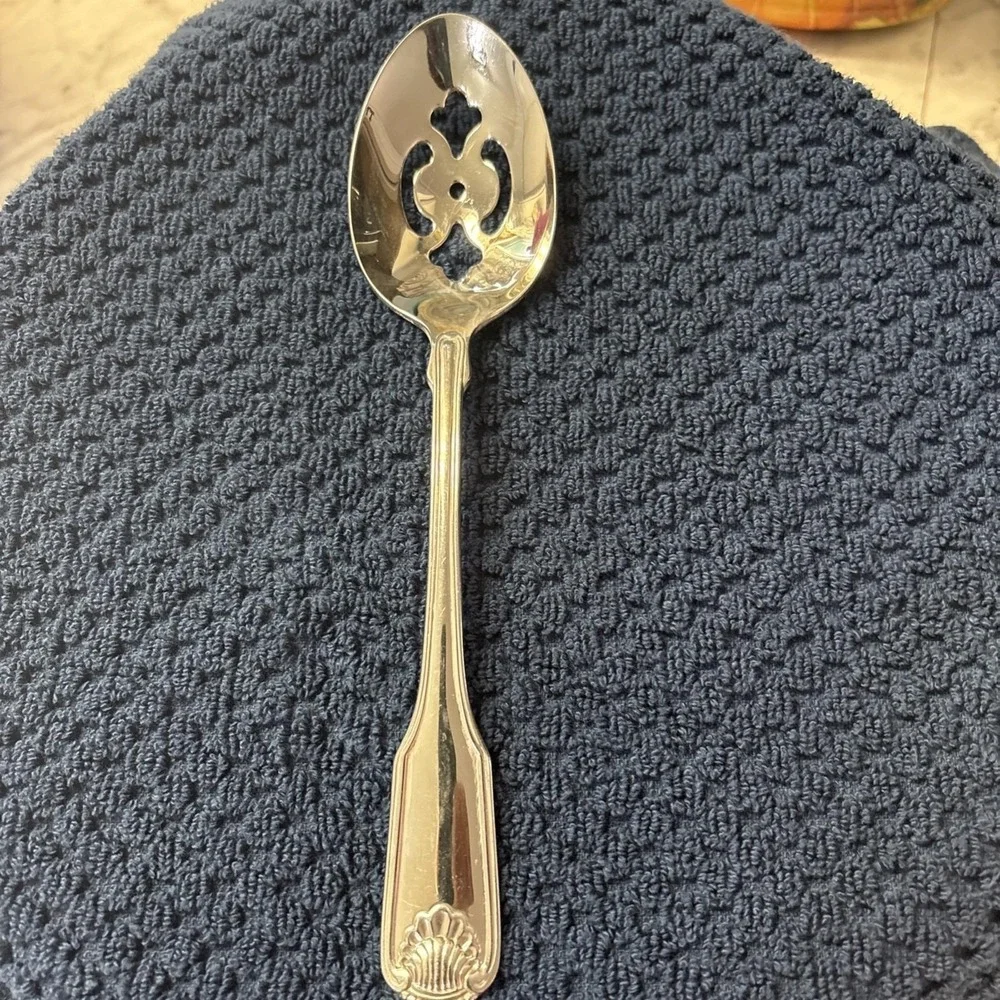 Oneida CLASSIC SHELL Stainless CUBE Heirloom Silverware Slotted Serving Spoon
